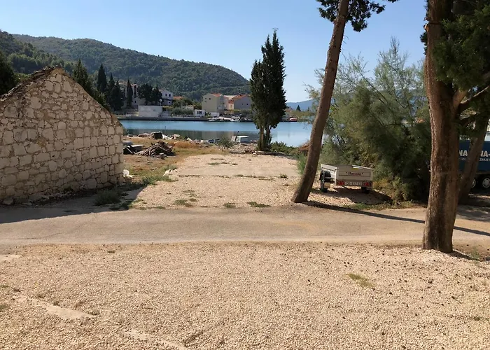 Nikola Apartment
